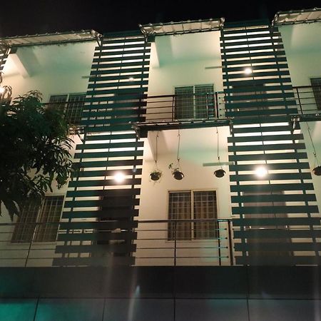 Jippus Galaxy Budget Air Port Hotel Kochi Zewnętrze zdjęcie